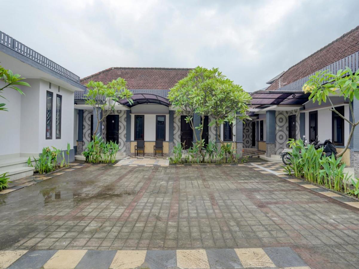 Oyo 90131 Liberty Guest House Sempidi Bagian luar foto